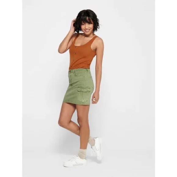 NWT ONLY Missouri regular cargo skirt with side cargo pockets. - Picture 7 of 7